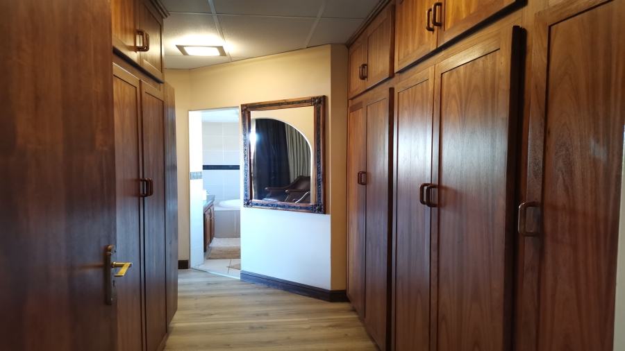 4 Bedroom Property for Sale in Van Der Hoff Park North West